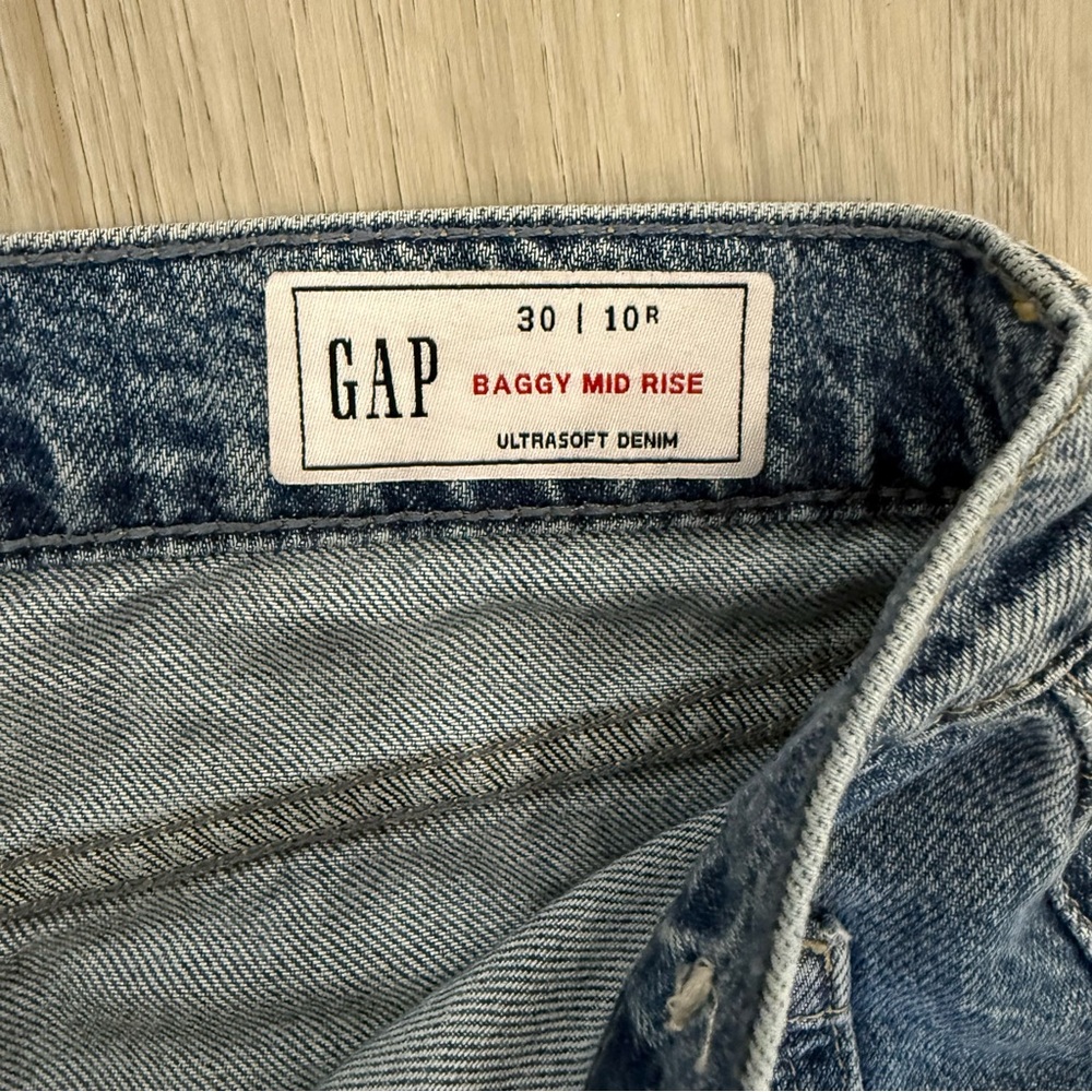 Gap Baggy Midrise Ultra Soft Jeans - Picture 4 of 6